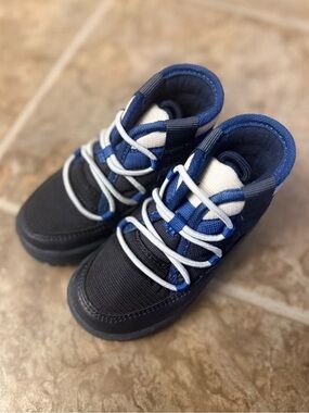 Carter’s Youth Hiking Boots Blue Black Trailcore Chunky Lug Sole Outdoor  Sz 7